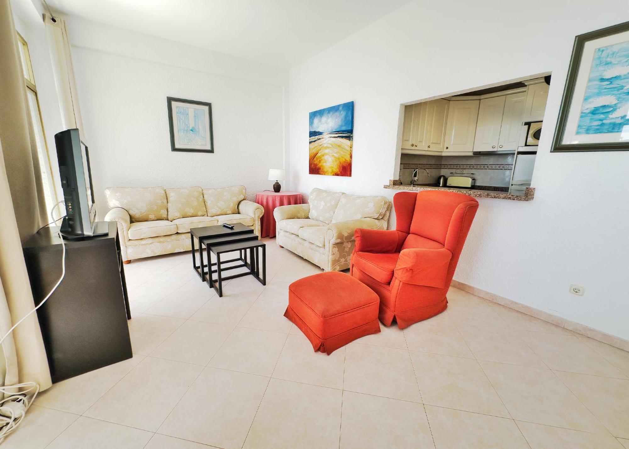 Skol 335. Fantastic Beachfront Facing South. Appartement Marbella