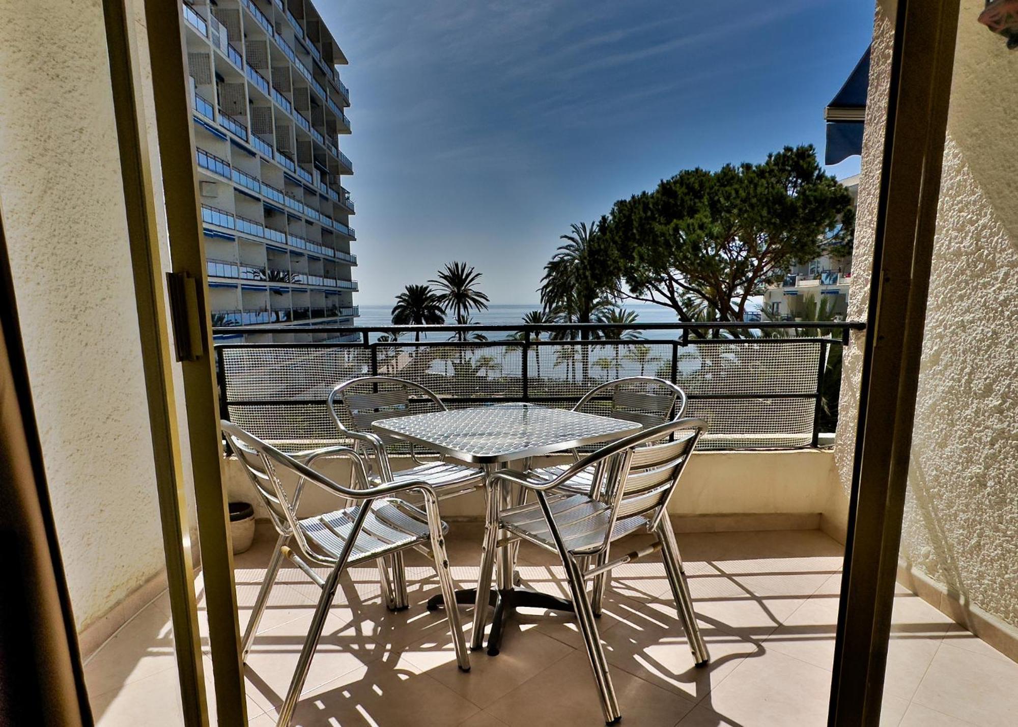 Skol 335. Fantastic Beachfront Facing South. Appartement